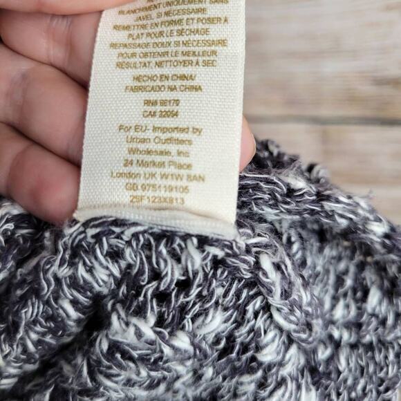 Free People Women's Long Sleeve Round Neck Knit Sweater Size XS‎ - Picture 6 of 6